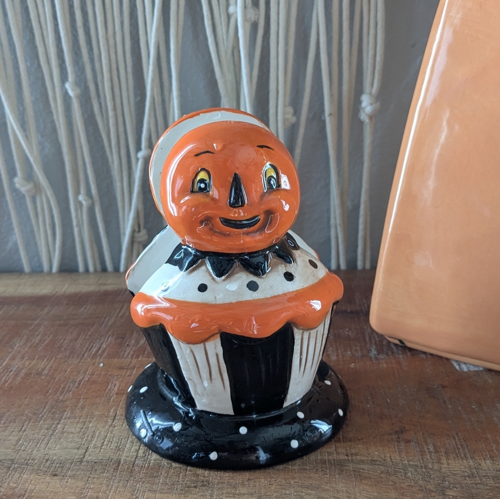 JOHANNA PARKER DESING HALLOWEEN CUPCAKE PUMPKIN VINTAGE STYLE NAPKIN HOLDER - Picture 2 of 5